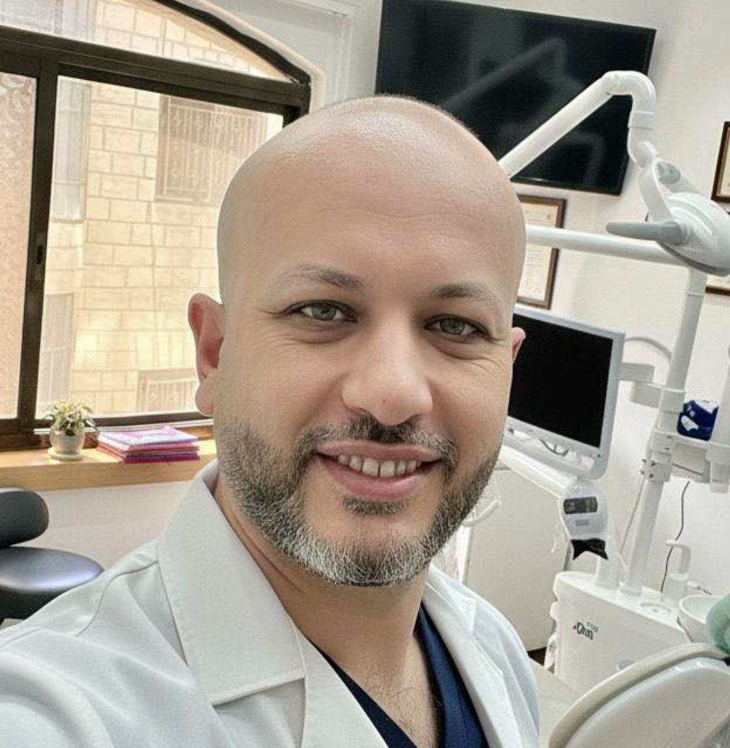 عيادة الدكتور داود مناصرة لتجميل وزراعة الاسنان